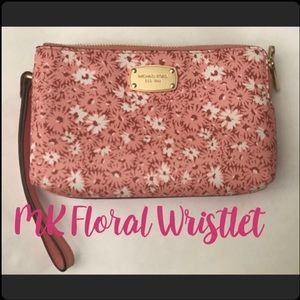Michael Kors wristlet